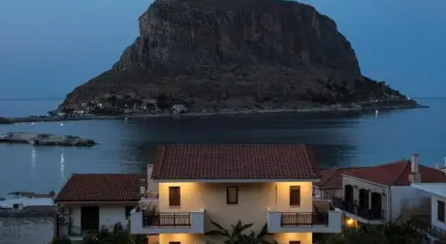 Guest House 4 Stars Gefira, Prenota Affittacamere Malvasia 