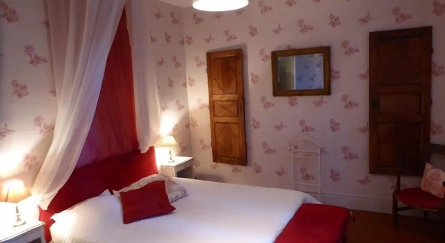 Domaine de Lamartine chambres d'hotes, Book Bed and Breakfast Hoteller i Rhône-Alps med parkering, Parkering