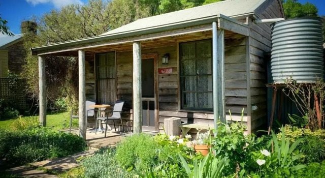 Коттедж Cherry Plum Cottages