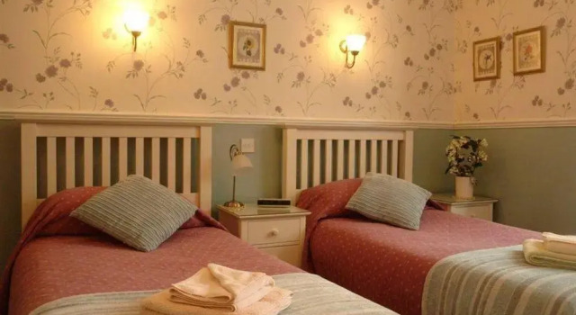 Midway Guest House, Забронировать Гостевой дом Отели Англии с завтраком, Завтраки