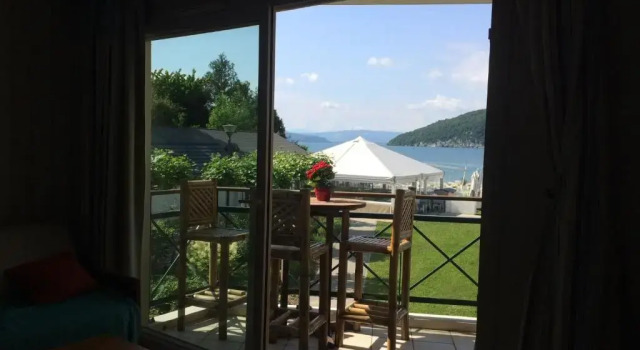 la baie des voiles ,vue lac d'Annecy ,plage privée