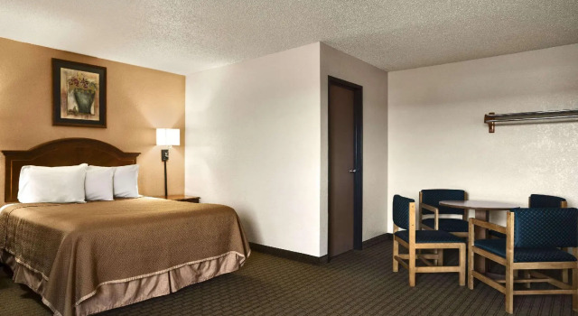 Двухместный люкс Travelodge by Wyndham Battle Creek