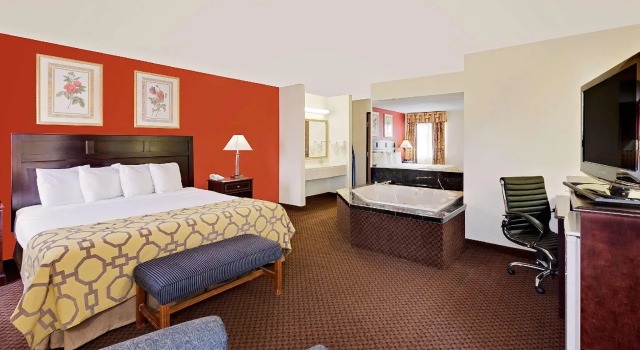 Двухместный люкс Baymont by Wyndham Battle Creek Downtown