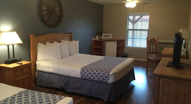 Четырёхместный номер Luxury Four Horseman Travel Lodge
