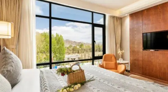 Yongze Lakeside International Hotel, Book Hotel Hoteller i Shigatse med parkering, Parkering