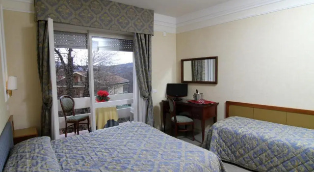 Трёхместный номер Standard Mondial Park Hotel