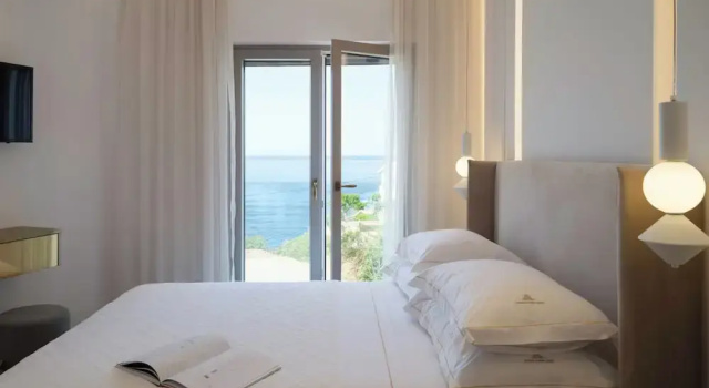 Люкс c 1 комнатой с балконом и с видом на море Golden Luxury Suites