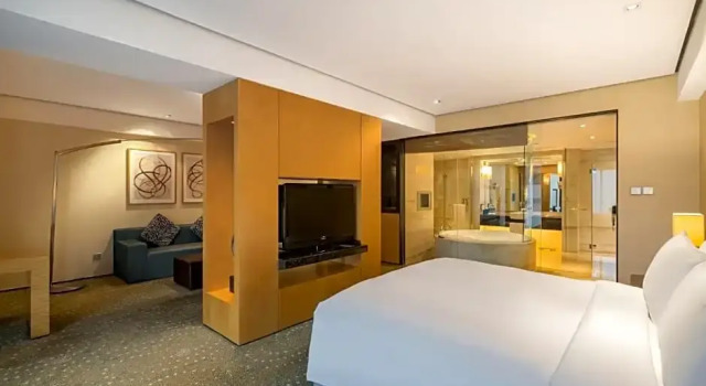 Двухместный номер Standard с видом на озеро Crowne Plaza Tianjin Binhai by IHG