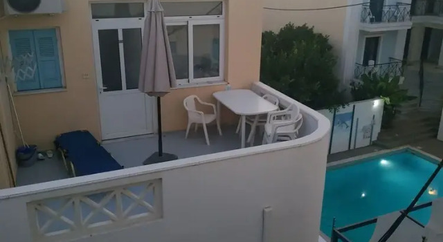 Студия c 1 комнатой с балконом и с видом на бассейн A Studio With Balcony