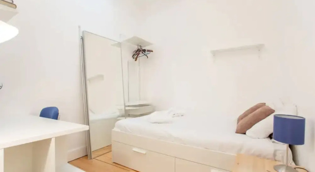 Spacious Traditional 3 Bedroom Flat in New Town, Забронировать Апартаменты/квартира Новый город Эдинбург, рядом с Железнодорожный вокзал Эдинбург-Уэверли