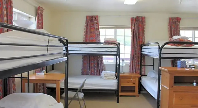 Кровать в общем номере (мужской номер) Whitney Portal Hotel And Hostel