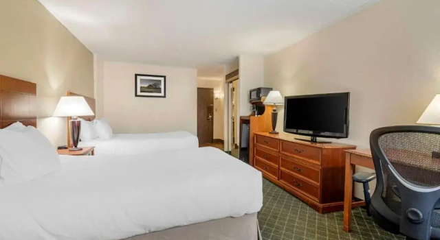 Четырёхместный номер Standard Best Western Plus Augusta Civic Center Inn