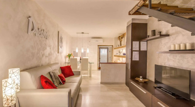 Tritone Top House