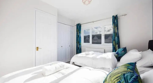 Remarkable 2- Bed House in Barking Essex