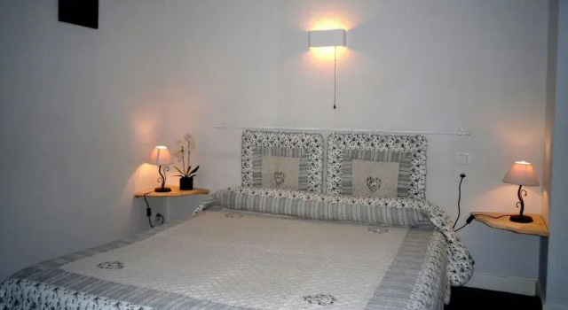 Auberge Le Saint Georges, Rezervasyon Pansiyon / Hostel Saint-Georges-de-Mons Puy-de-Dôme