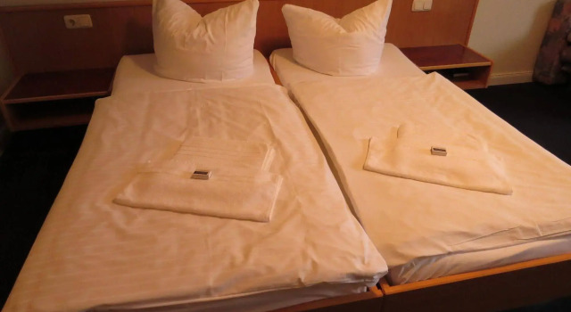 City-Pension Dessau-Roßlau, Prenota Hotel Hotel a Garz con parcheggio, Parcheggio