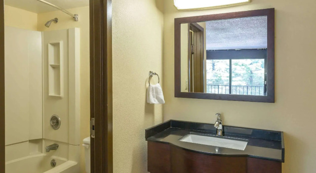 Четырёхместный номер Standard Days-Inn by Wyndham Baltimore Northwest
