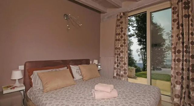 Villa Luna Stunning Modern Villa Shared Infinity Pool, Big garden, Fantastic lake view,AC,
