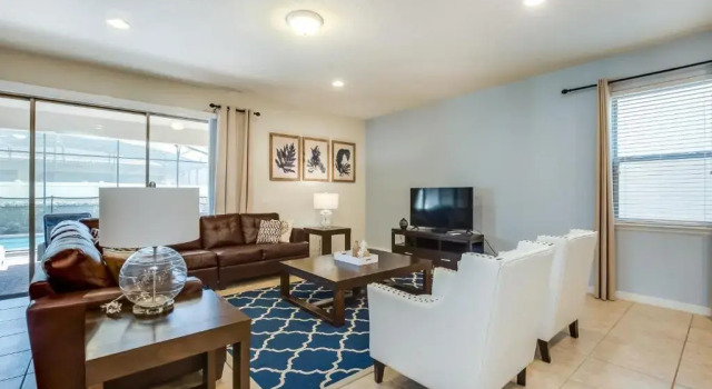 Villa w/ Private Pool & Free Resort Access!, Varaa Lomakeskus Kissimmee Kissimmee