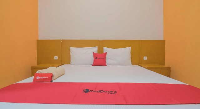RedDoorz near Alun Alun KC Haurgeulis