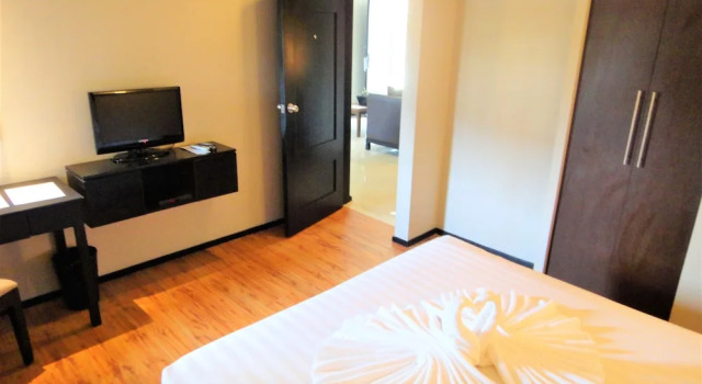 Люкс с 2 комнатами Mallberry Suites Business Hotel