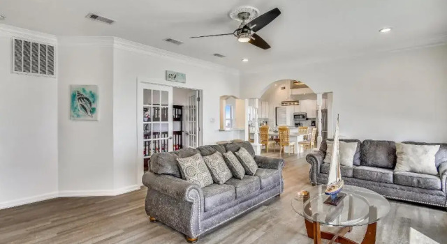 Коттедж с 6 комнатами Kahala Beachfront by Ryson Vacation Rentals
