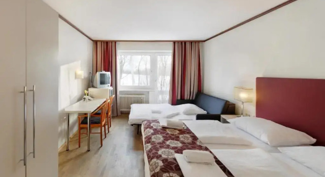 Трёхместный номер Standard Ambassador Parkhotel