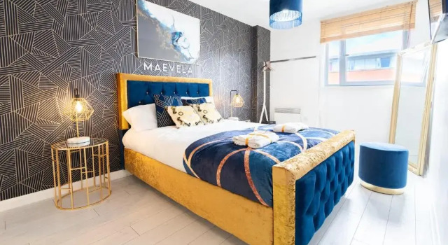 MAEVELA Apartments - Ultra Lavish Luxury 2 Bed Apartment City Centre - With BALCONY - FREE SECURE PARKING - PS4 & Smart TV's, Забронировать Апартаменты/квартира Отели Бирмингема с парковкой, рядом с Океанариум «Национальный центр морской жизни», Парковка