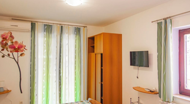 Студия с балконом Apartments Edo