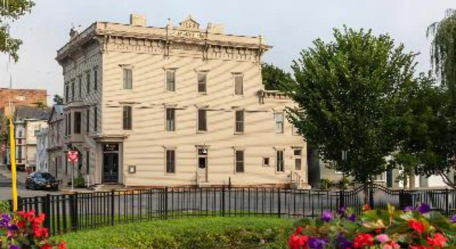 Stewart House at the Athens Hotel, Varaa Hotelli Athens New York State