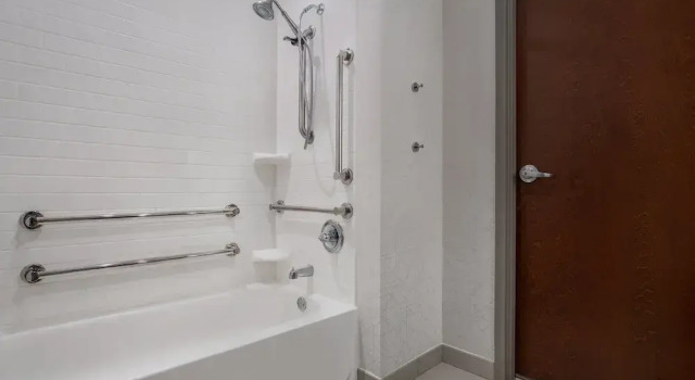 Четырёхместный номер Standard Holiday Inn Express & Suites Terre Haute by IHG