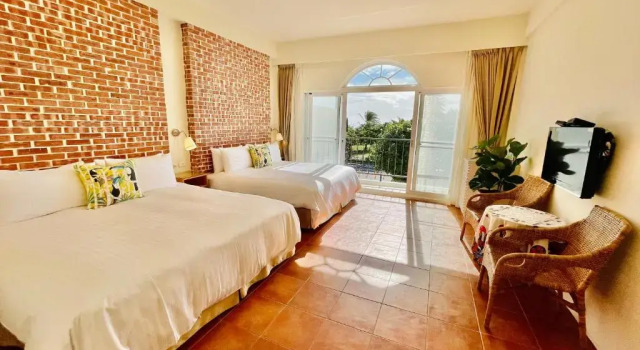 Семейный номер Standard с балконом SpoonDrift Hostal Kenting