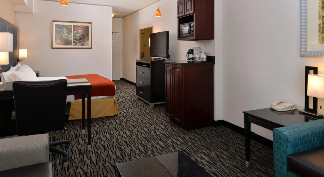 Люкс Holiday Inn Express & Suites Tacoma South - Lakewood by IHG
