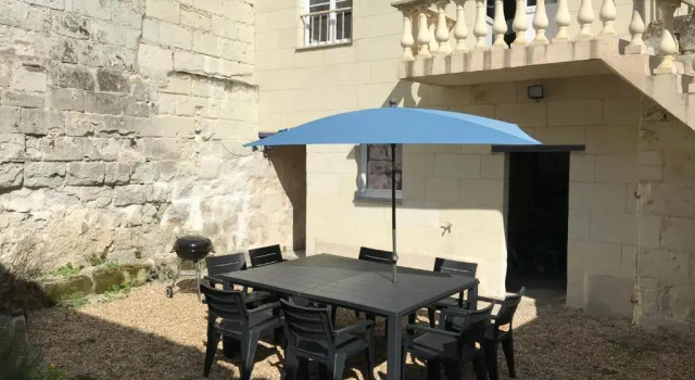 Коттедж Jolie maison en tuffeau dans le centre de Saumur