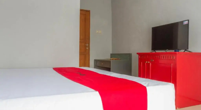 Standard Familie Zimmer RedDoorz Plus @ Otista Garut