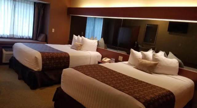 Четырёхместный номер Standard Microtel Inn & Suites by Wyndham Dover New Hampshire