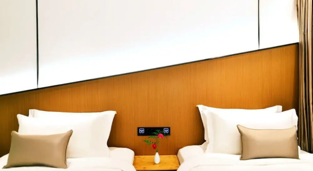 Dalian Luck Art Hotel, Book Hotel Hotels in Liaoning with Parking, Parking
