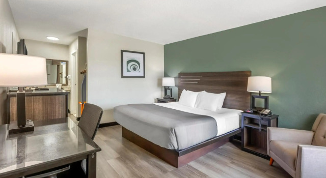 Quality Inn & Suites Santee I-95, Забронировать Отель Отели Южной Каролины с завтраком, Завтраки
