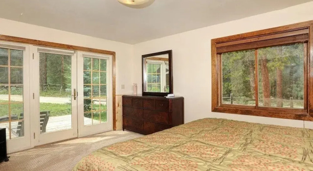 Blue Spruce House 7022