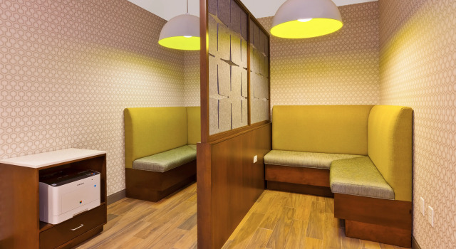 Hampton Inn Cape Cod Canal, จอง โรงแรม Bourne Cape Cod
