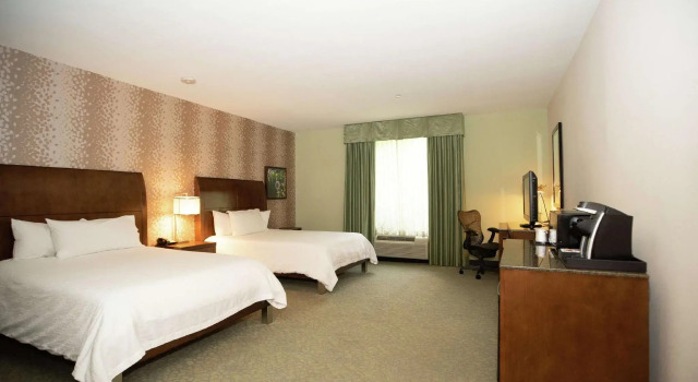 Четырёхместный номер Standard Hilton Garden Inn Covington