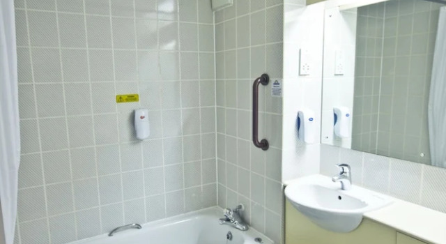 Двухместный семейный номер Standard Days Inn by Wyndham Sedgemoor M5