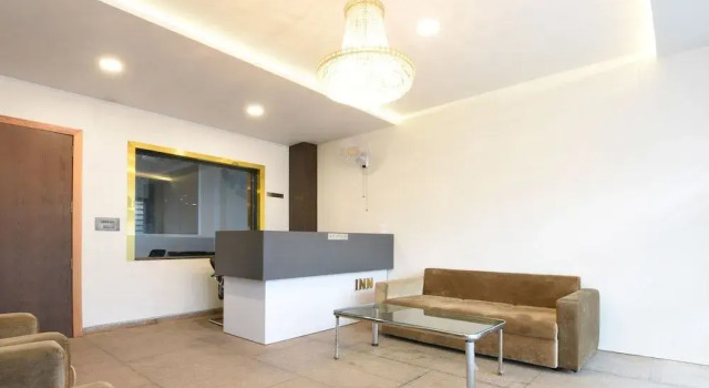 Treebo Trip Dzire Inn, Забронировать Отель Отели Гомти Нагара с парковкой, Парковка