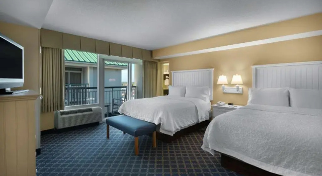 Четырёхместный номер Hampton Inn & Suites Myrtle Beach Oceanfront