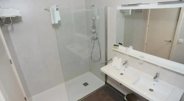 Полулюкс Hotel LEscala Centre