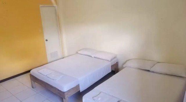 Oyo 623 Regina Carmeli Pension, Забронировать Гостевой дом Отели в центре Баколод, в центре