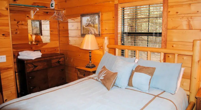 Cabin Fever Resort, Varaa Lomakeskus Eureka Springs 
