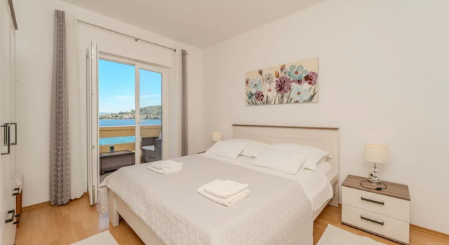 Apartment by the sea and With Beautiful View, 2 Bedrooms, 4 Persons