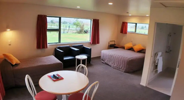 Трёхместный номер Executive Glacier View Motel