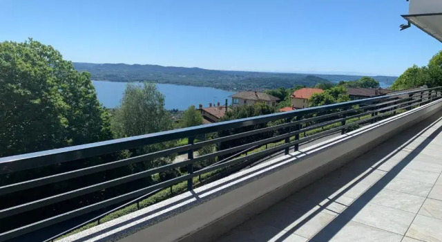 Апартаменты PANORAMA - Apartment with terrace overlooking the Lake